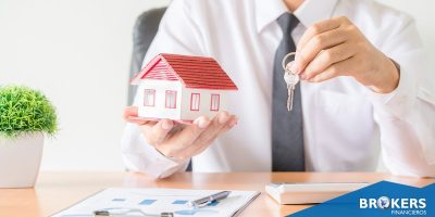 ¿Qué es mejor un broker o un banco?